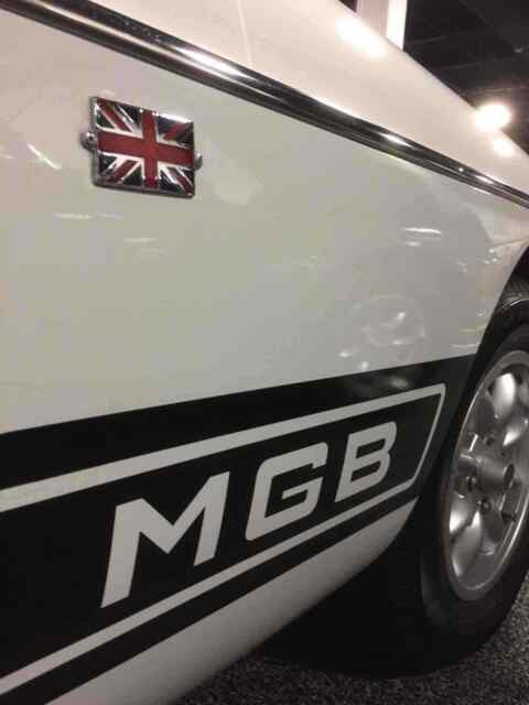 MG B 1977 image number 26