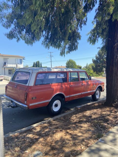 Chevrolet Suburban 1968 image number 2