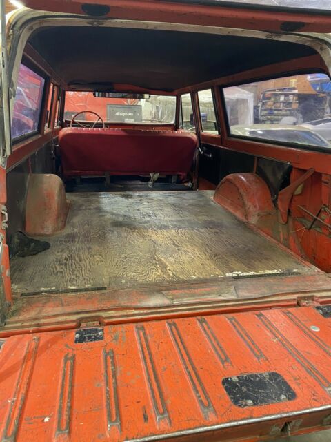 Chevrolet Suburban 1968 image number 3
