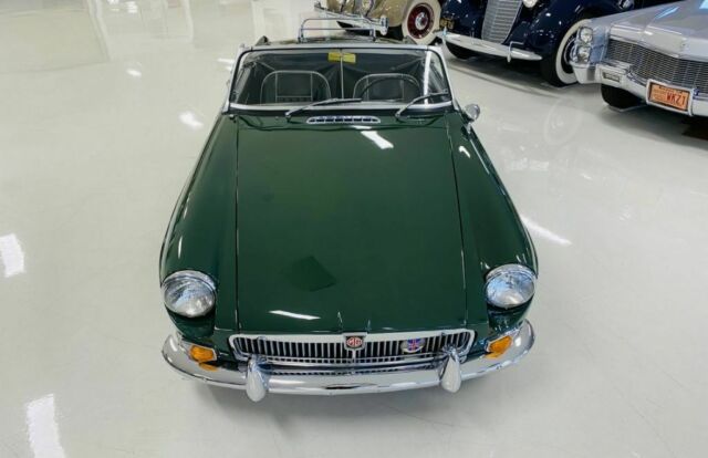 MG B MK I 1967 image number 17