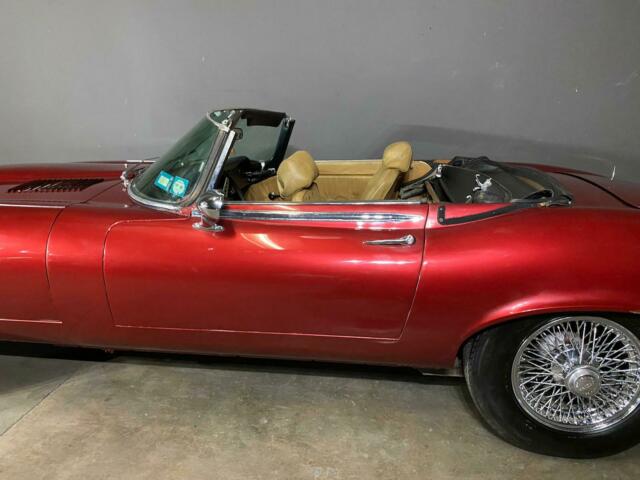 Jaguar E-Type 1974 image number 20