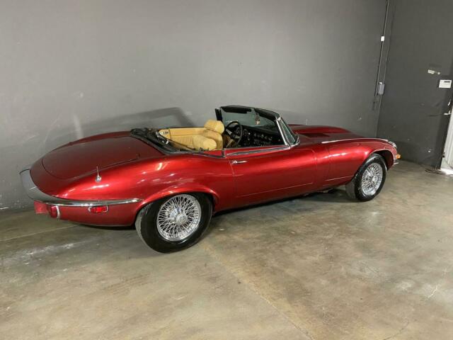 Jaguar E-Type 1974 image number 24