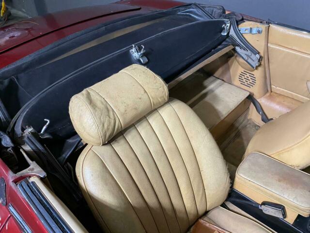 Jaguar E-Type 1974 image number 33