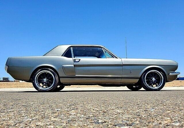 Ford Mustang 1965 image number 14