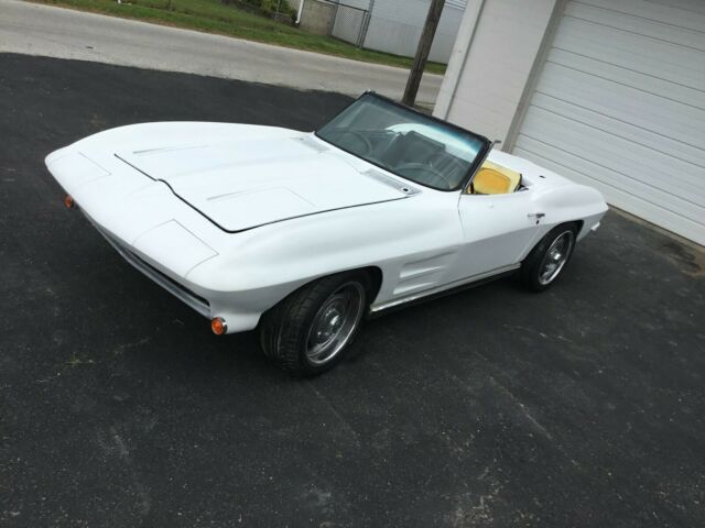 Chevrolet Corvette 1963 image number 24