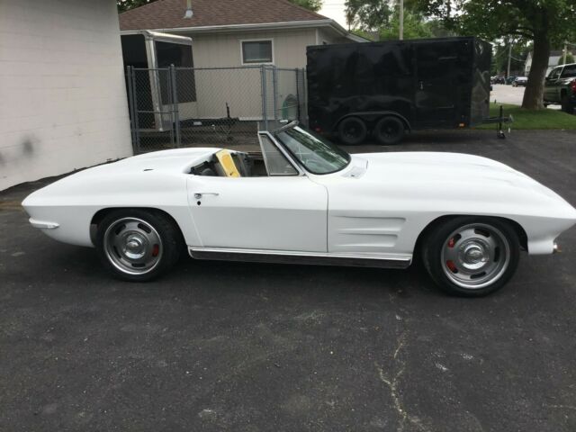 Chevrolet Corvette 1963 image number 27