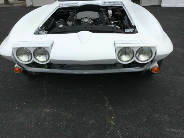 Chevrolet Corvette 1963 image number 28