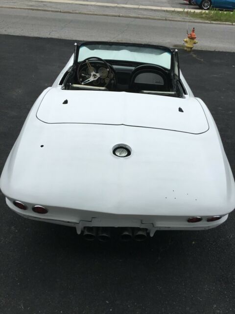 Chevrolet Corvette 1963 image number 30