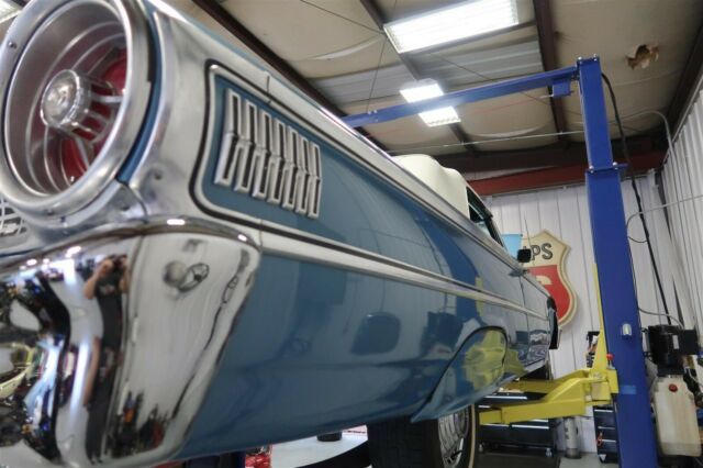 Ford Galaxie 1963 image number 12
