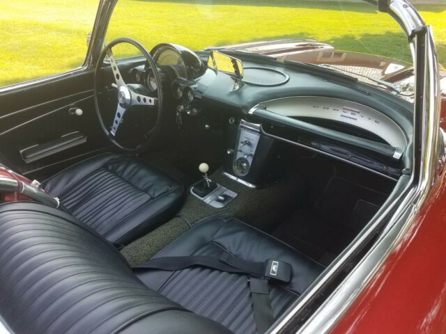 Chevrolet Corvette 1962 image number 24