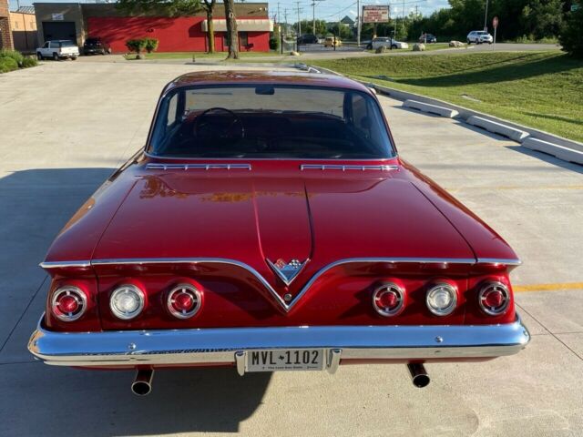 Chevrolet Impala 1961 image number 2