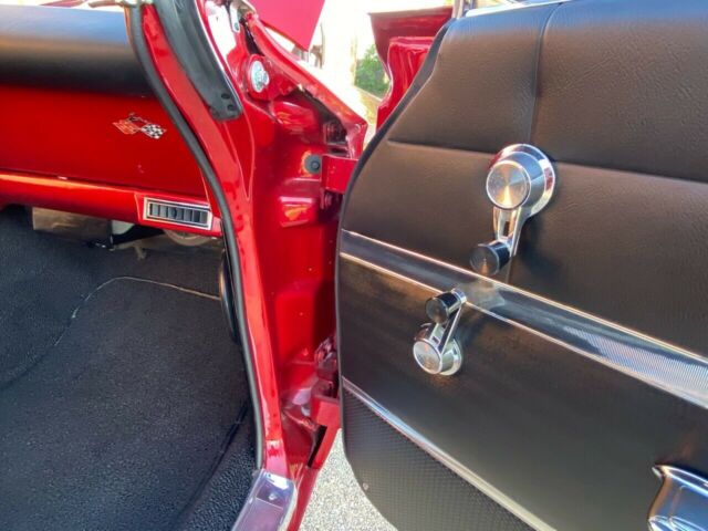 Chevrolet Impala 1961 image number 22