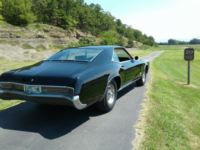 Buick Riviera 1966 image number 1