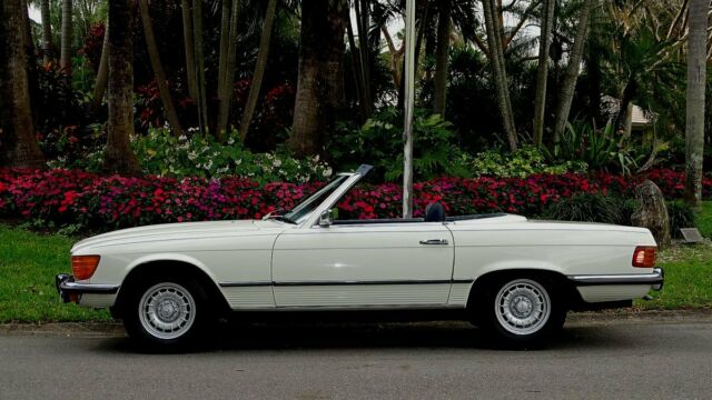 Mercedes-Benz SL-Class 1972 image number 0