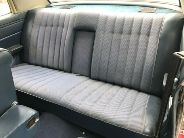 Mercedes-Benz 200-Series 1973 image number 37