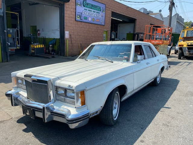 Lincoln Versailles 1977 image number 10