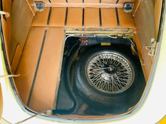 Jaguar E-Type 1973 image number 19
