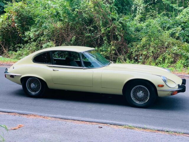 Jaguar E-Type 1973 image number 24