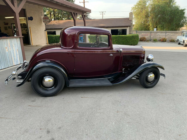 Ford All Steel Deluxe 1932 image number 4