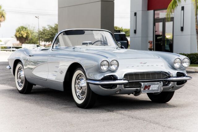 Chevrolet Corvette 1961 image number 11