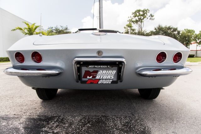 Chevrolet Corvette 1961 image number 22