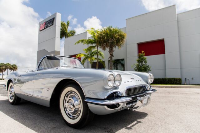 Chevrolet Corvette 1961 image number 24