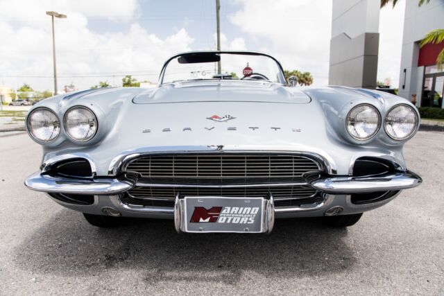 Chevrolet Corvette 1961 image number 33