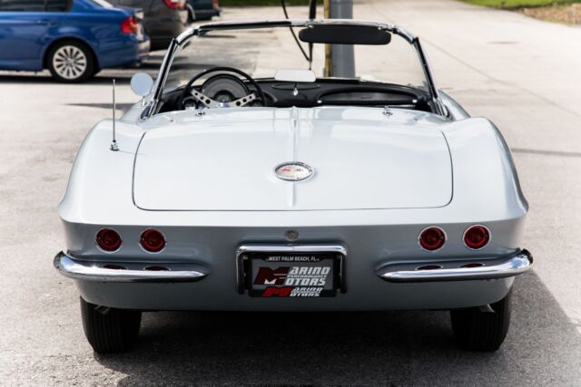 Chevrolet Corvette 1961 image number 40