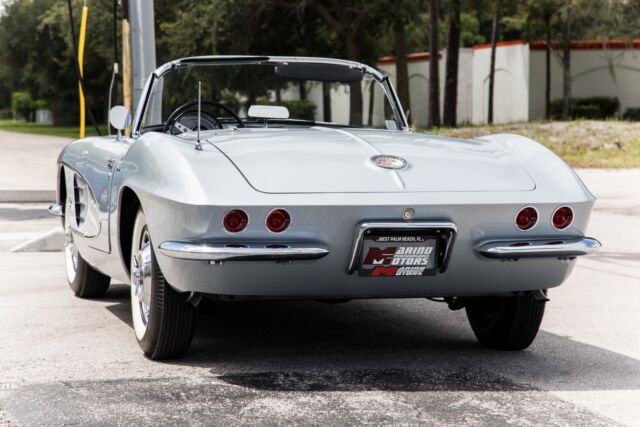 Chevrolet Corvette 1961 image number 42