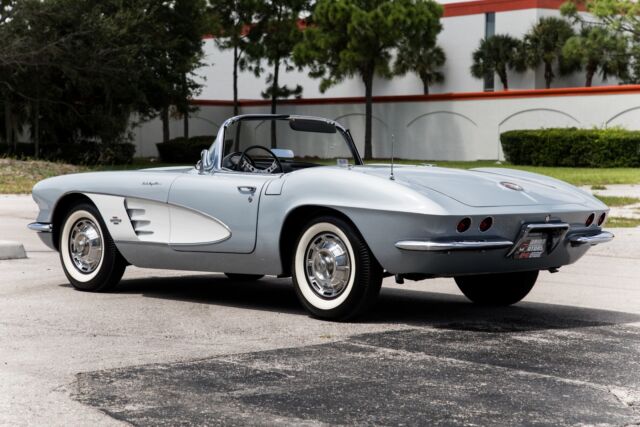 Chevrolet Corvette 1961 image number 44