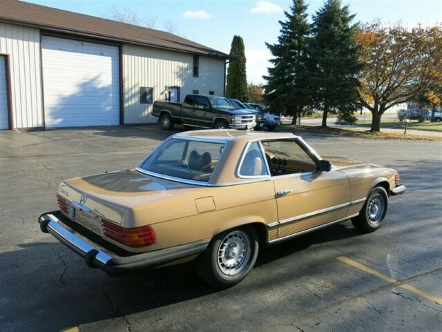 Mercedes-Benz 450SL, Two Tops, 1977 image number 9