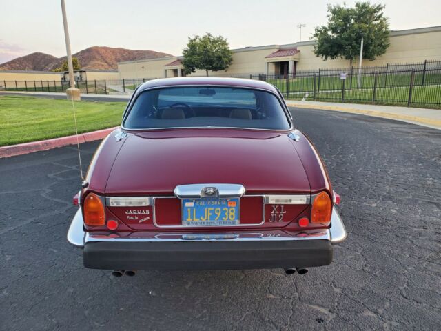 Jaguar XJ12 1977 image number 2
