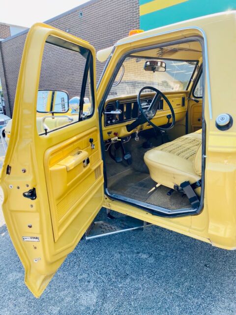 Ford F-250 1975 image number 2