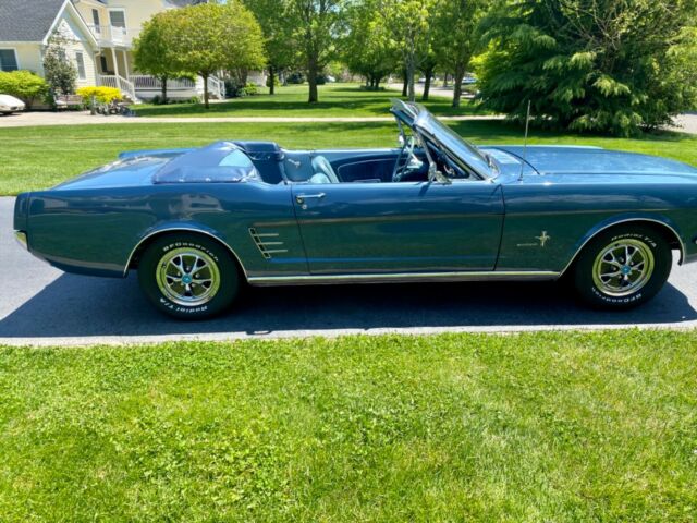 Ford Mustang 1966 image number 26