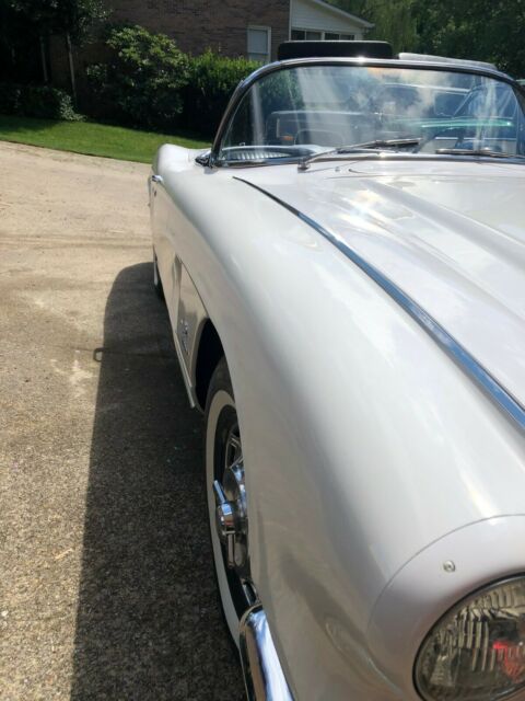 Chevrolet Corvette 1962 image number 2