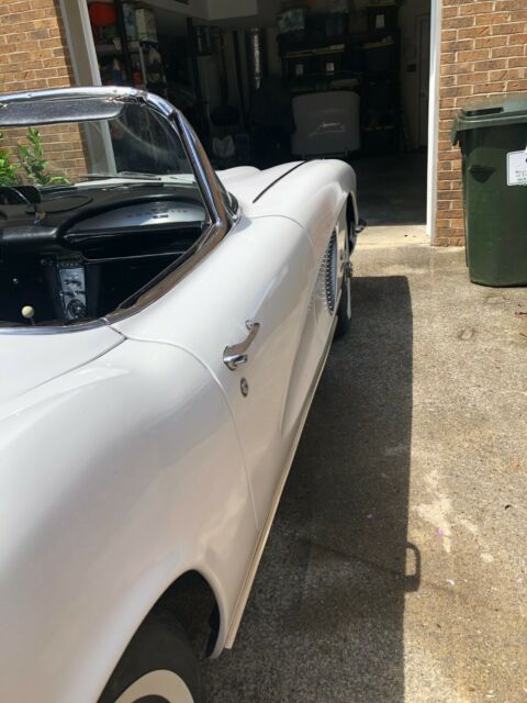 Chevrolet Corvette 1962 image number 22