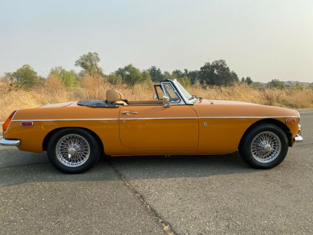 MG MGB 1974 image number 3