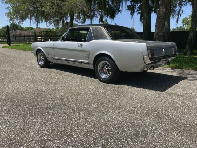 Ford Mustang 1966 image number 2