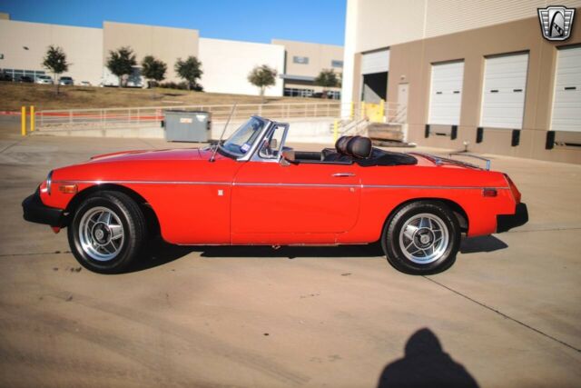 MG MGB 1975 image number 32