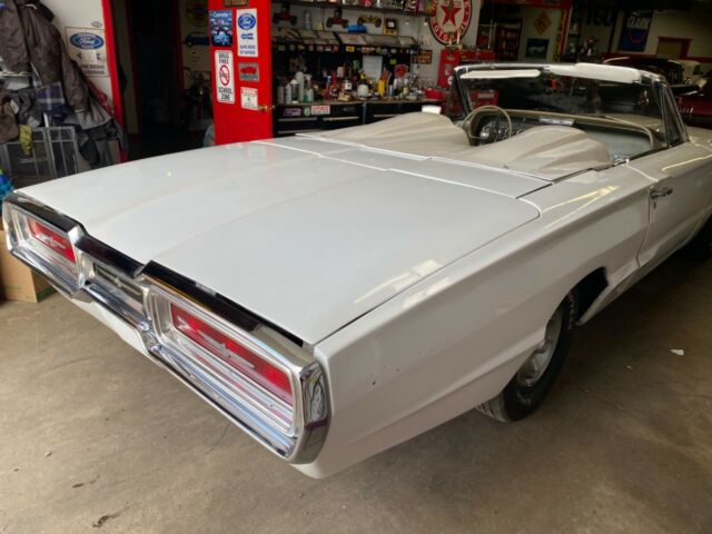Ford Thunderbird 1965 image number 18