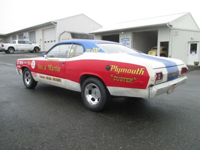 Plymouth Duster 1975 image number 2