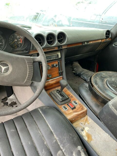 Mercedes-Benz 400-Series 1974 image number 7