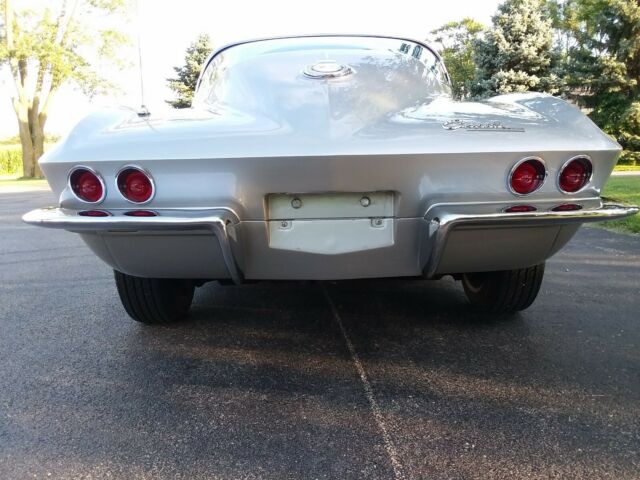 Chevrolet Corvette 1965 image number 29