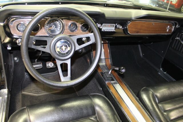 Ford Mustang 1965 image number 18