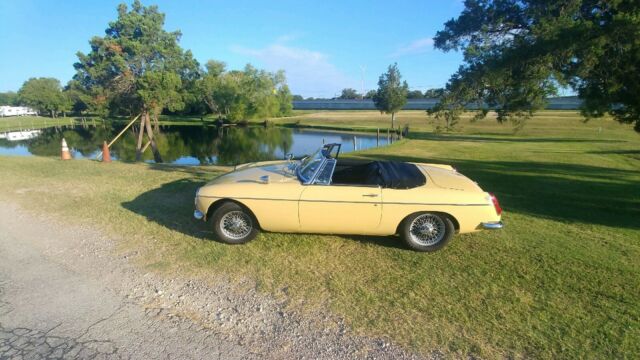 MG MGB 1969 image number 18