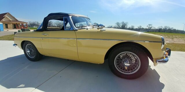MG MGB 1969 image number 4