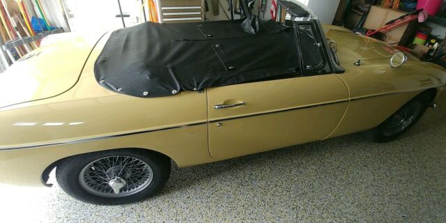 MG MGB 1969 image number 6