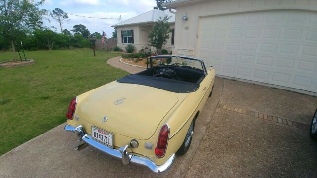 MG MGB 1969 image number 7