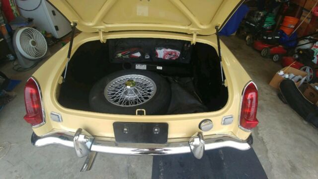 MG MGB 1969 image number 8