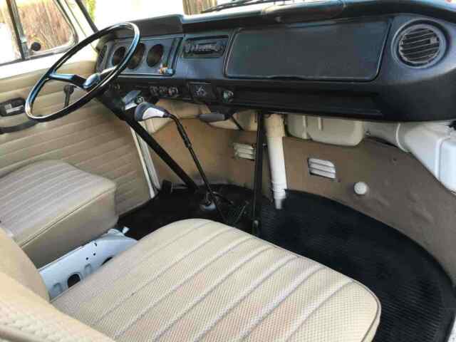 Volkswagen Westfalia Camper 1971 image number 42